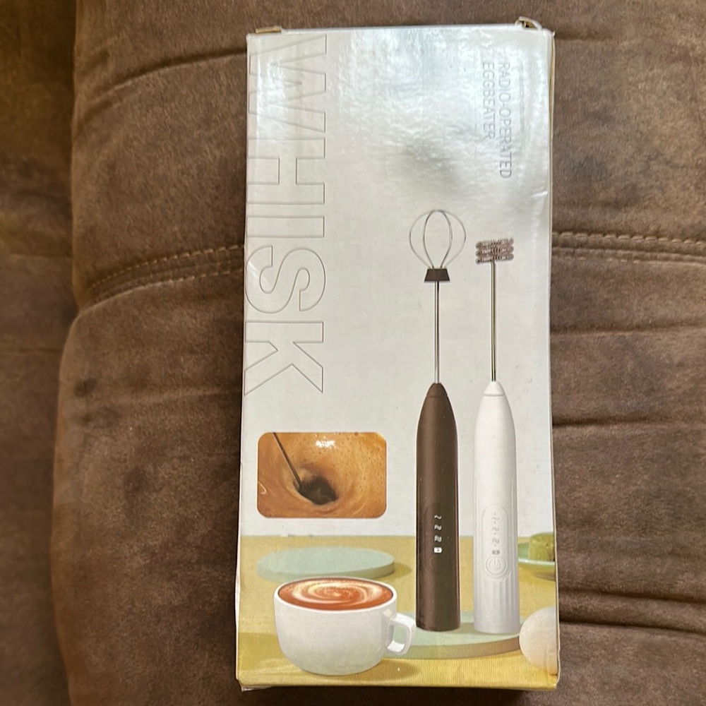 Electric Milk Frother Set - Black and White